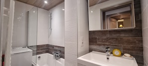 Haartrockner, Seife, Toilettenpapier