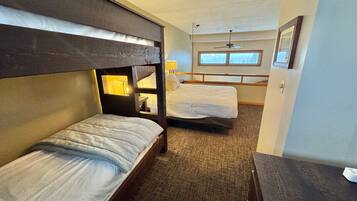 1 habitación, escritorio, tabla de planchar con plancha y wifi gratis