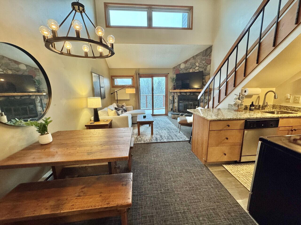 Smart TV, fireplace, DVD player, table tennis