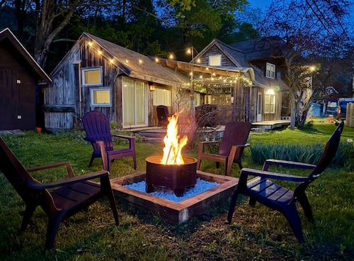 Scenic Rt 4: Hot tub, minutes to everything!