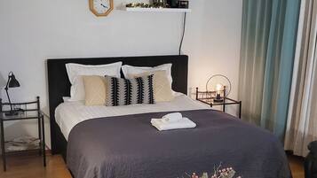 1 camera, una cassaforte in camera, ferro/asse da stiro