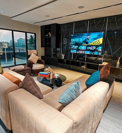 Orhue Suites Duplex with a Penthouse