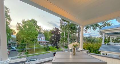 “The Allen House” Charming 3-Bed / 2-Bath Sleeps 8. Fantastic location in Albany