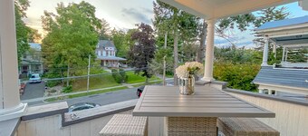 âThe Allen Houseâ Charming 3-Bed / 2-Bath Sleeps 8. Fantastic location in Albany