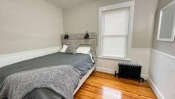 3 bedrooms, desk, iron/ironing board, WiFi (free)