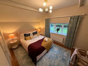 3 bedrooms, free WiFi, bed sheets