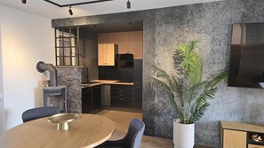 Kylskåp, mikrovågsugn, ugn och spishäll