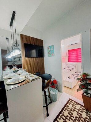 2 slaapkamers, een strijkplank/strijkijzer, gratis wifi, beddengoed