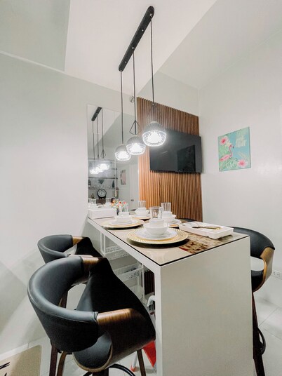 Léo's Cachette: Your Modern Cityscape of Comfort and Convenience in Naga City