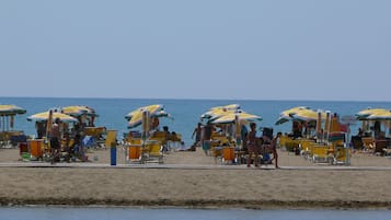 Una spiaggia nelle vicinanze