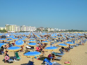 Beach nearby - SKIPPER CONDOMINIUM 32 (Bibione)