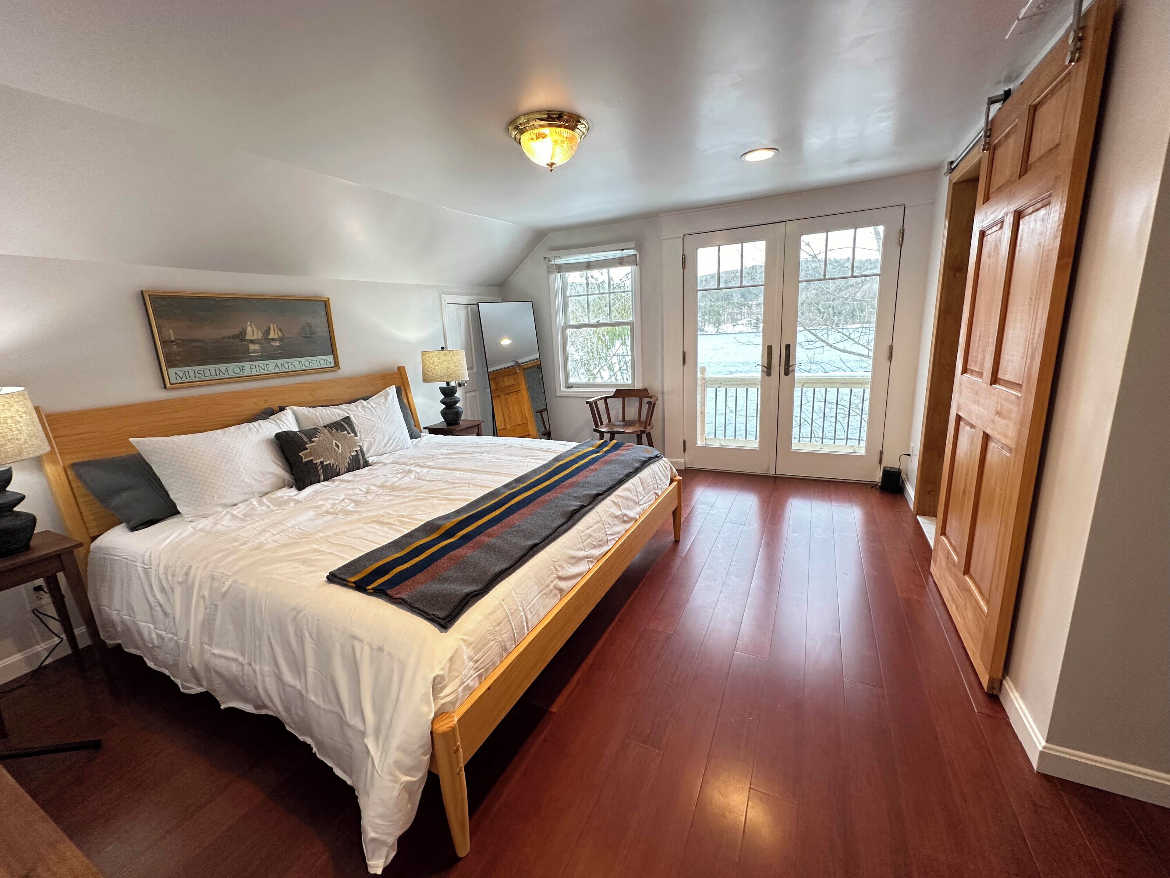 3 makuuhuonetta, työpöytä, vauvan matkasänky, Wi-Fi