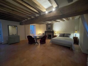 5 bedrooms, iron/ironing board, travel cot, free WiFi