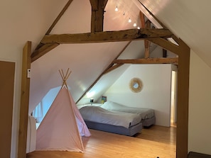 5 Schlafzimmer, Bügeleisen/Bügelbrett, Reisekinderbett, kostenloses WLAN