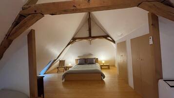 5 makuuhuonetta, silitysrauta/-lauta, vauvan matkasÀnky, ilmainen Wi-Fi