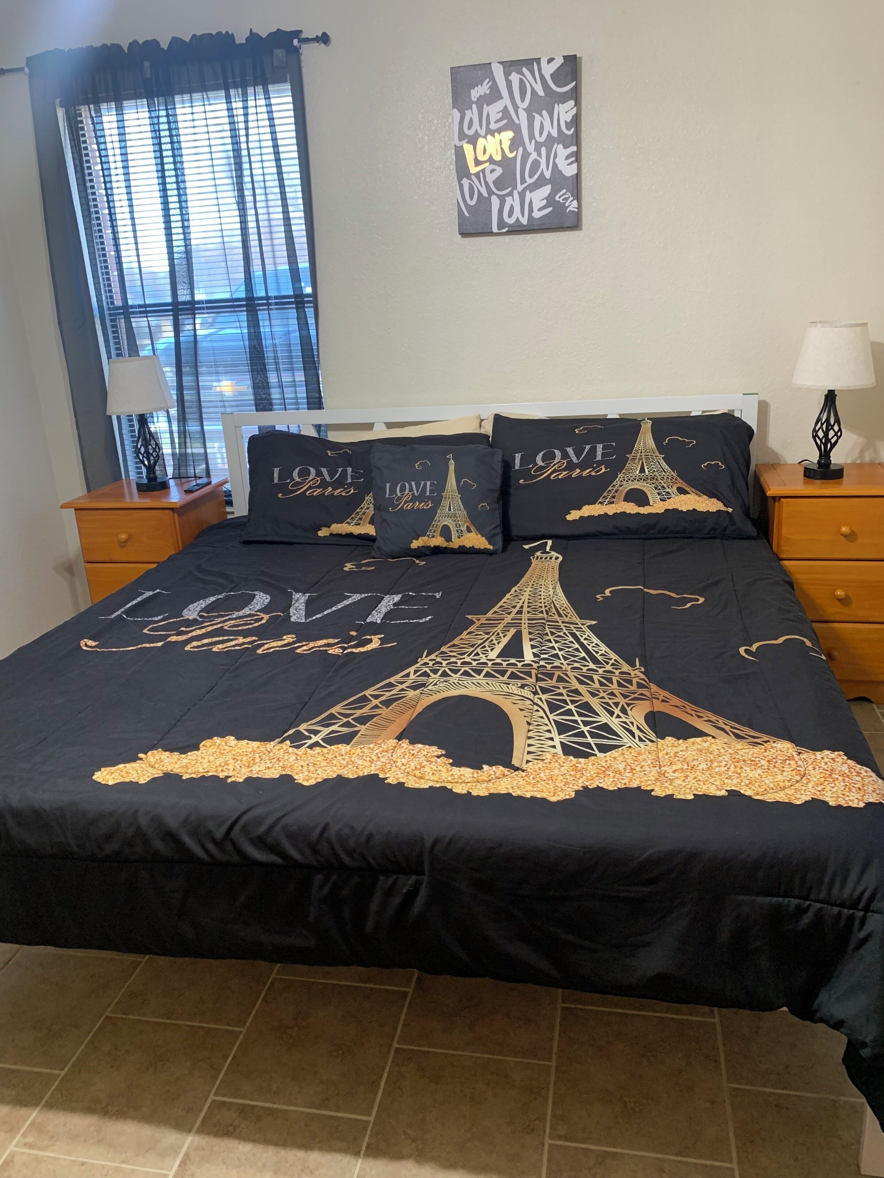 2 camere, una cassaforte in camera, una scrivania, ferro/asse da stiro