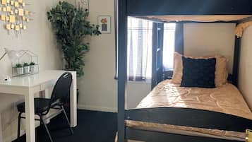 2 Schlafzimmer, Zimmersafe, Schreibtisch, Bügeleisen/Bügelbrett