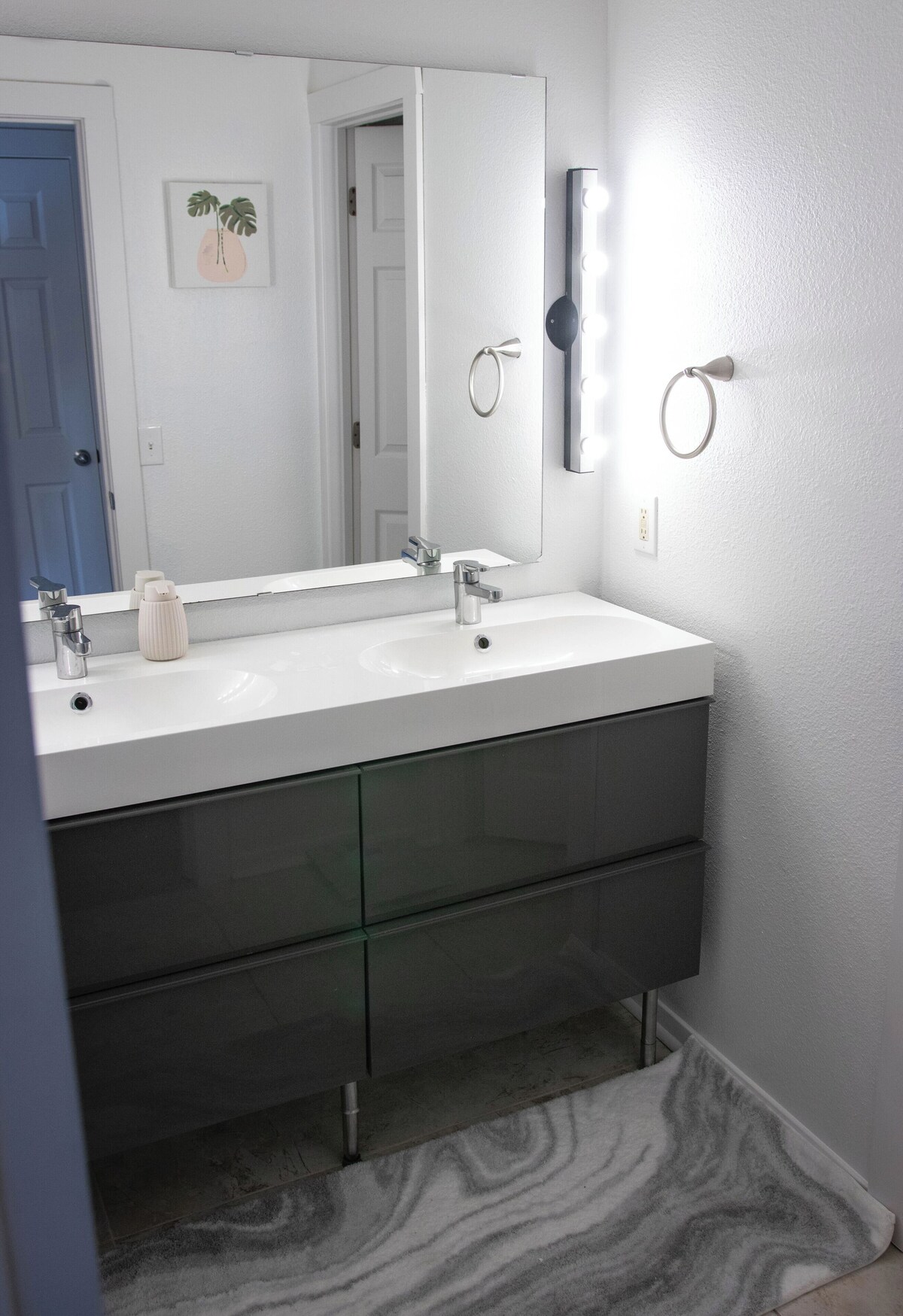 Photo 19 of Charming East Austin 4-bedroom house one mile away from Downtown.