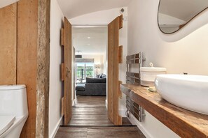 Shower, hair dryer, towels - Blue Horizon - Spectacular Coastal Views (Penally)