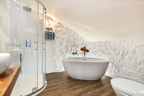 Shower, hair dryer, towels - Blue Horizon - Spectacular Coastal Views (Penally)