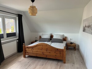 3 bedrooms, iron/ironing board, travel crib, WiFi