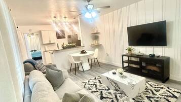 Télévision, cheminée