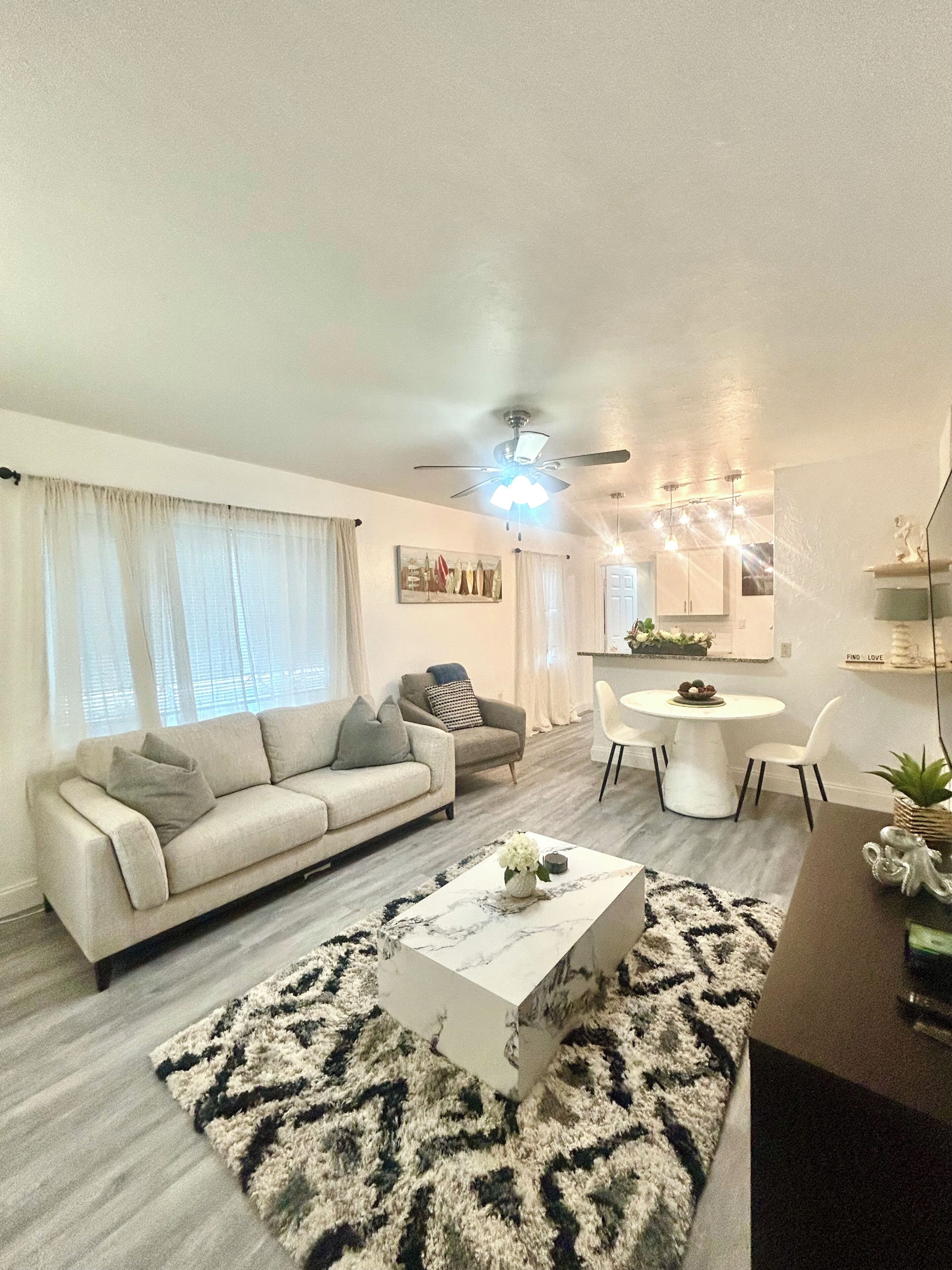 Télévision, cheminée