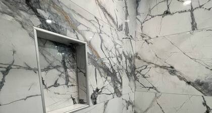 Charming 2-bedroom condo, 10 minutes from Newark airport, with private parking.