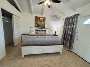 3 habitaciones, tabla de planchar con plancha, wifi y ropa de cama 