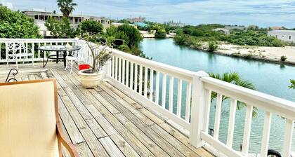 Dockside 3-bedroom Suite in Providenciales