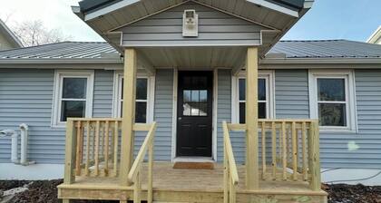 Charming 2-bedroom house with AC, WiFi in serene Norwalk