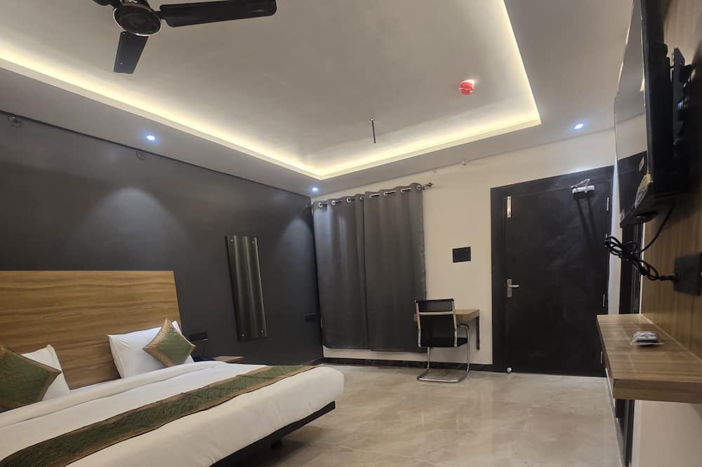 Hotel Golden Tulip'z - Maniram