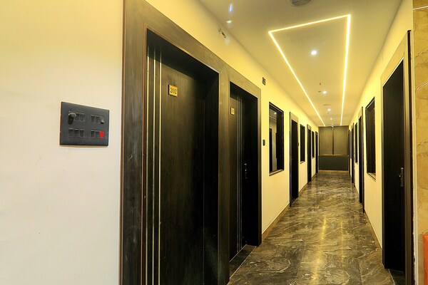 Hotel Golden Tulip'z - Gorakhpur