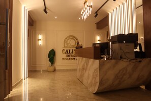 24-inch LCD TV with cable channels, fireplace, heated floors - Calma Hotel (Cairo)