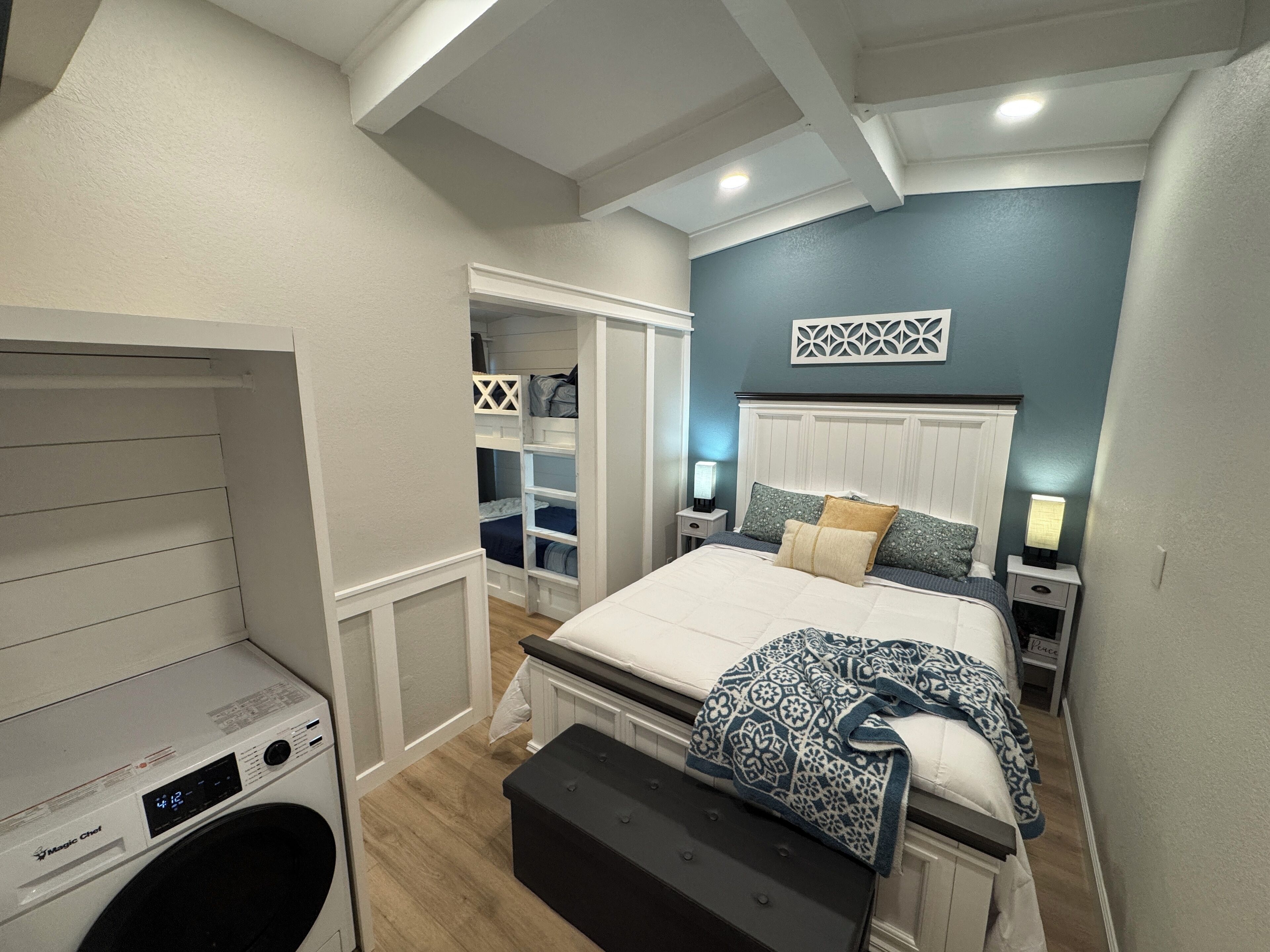 2 bedrooms, iron/ironing board, WiFi, bed sheets