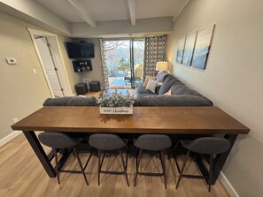 Smart TV - Perfect Lakeside Getaway - Renovated condo with ALL the amenities + Laundry! (Kimberling City)