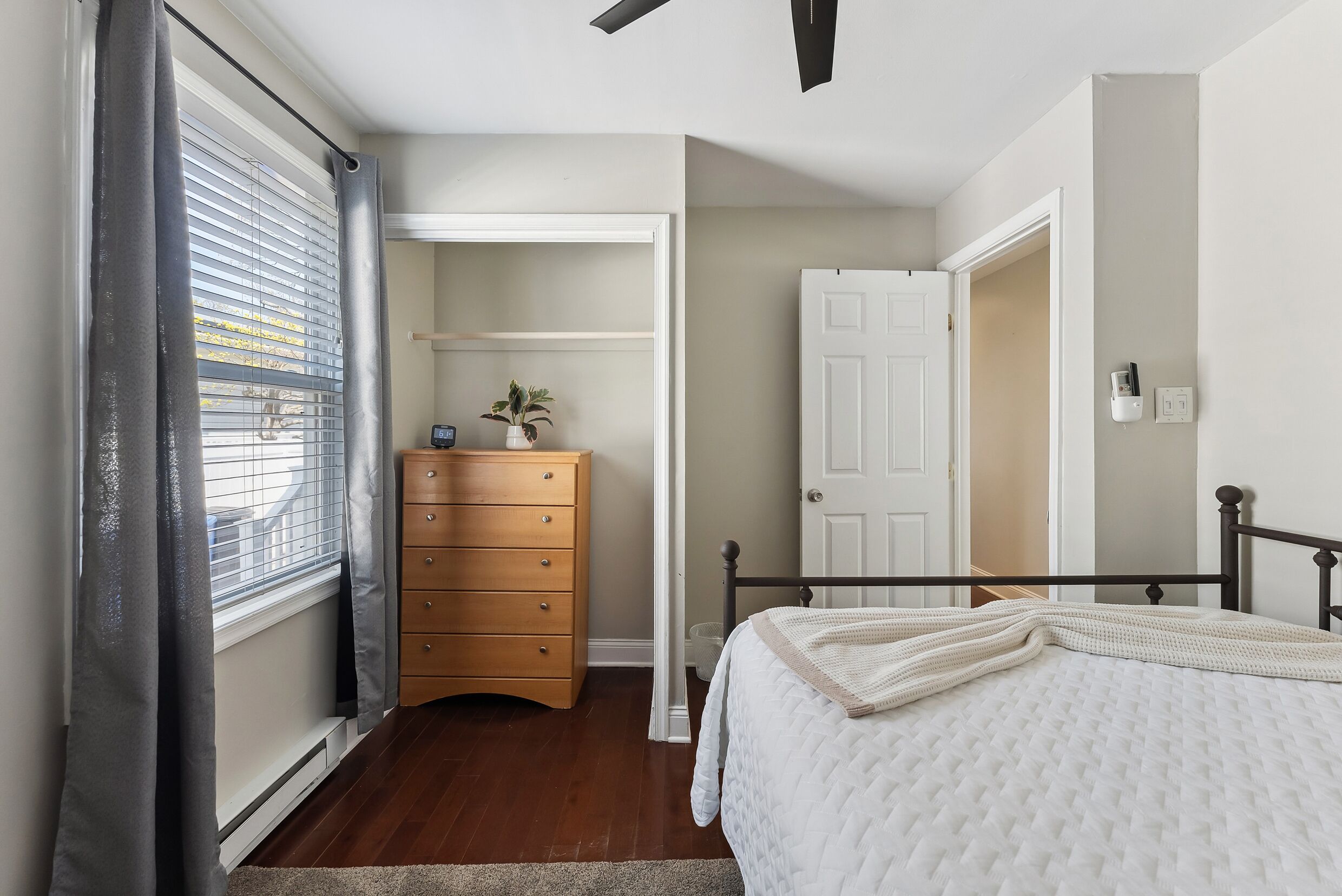 3 chambres, fer et planche à repasser, lit parapluie, Wi-Fi gratuit