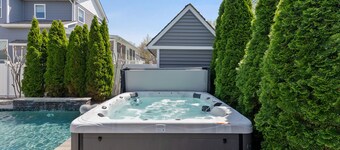 Bayside Heated Salt Water Pool & Hot Tub Oasis