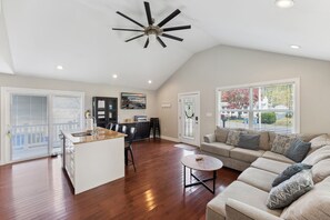 Smart TV - Bayside Heated Salt Water Pool & Hot Tub Oasis (Cape May)