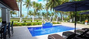 Spectacular Beachfront home with Private Pool - Secluded beach