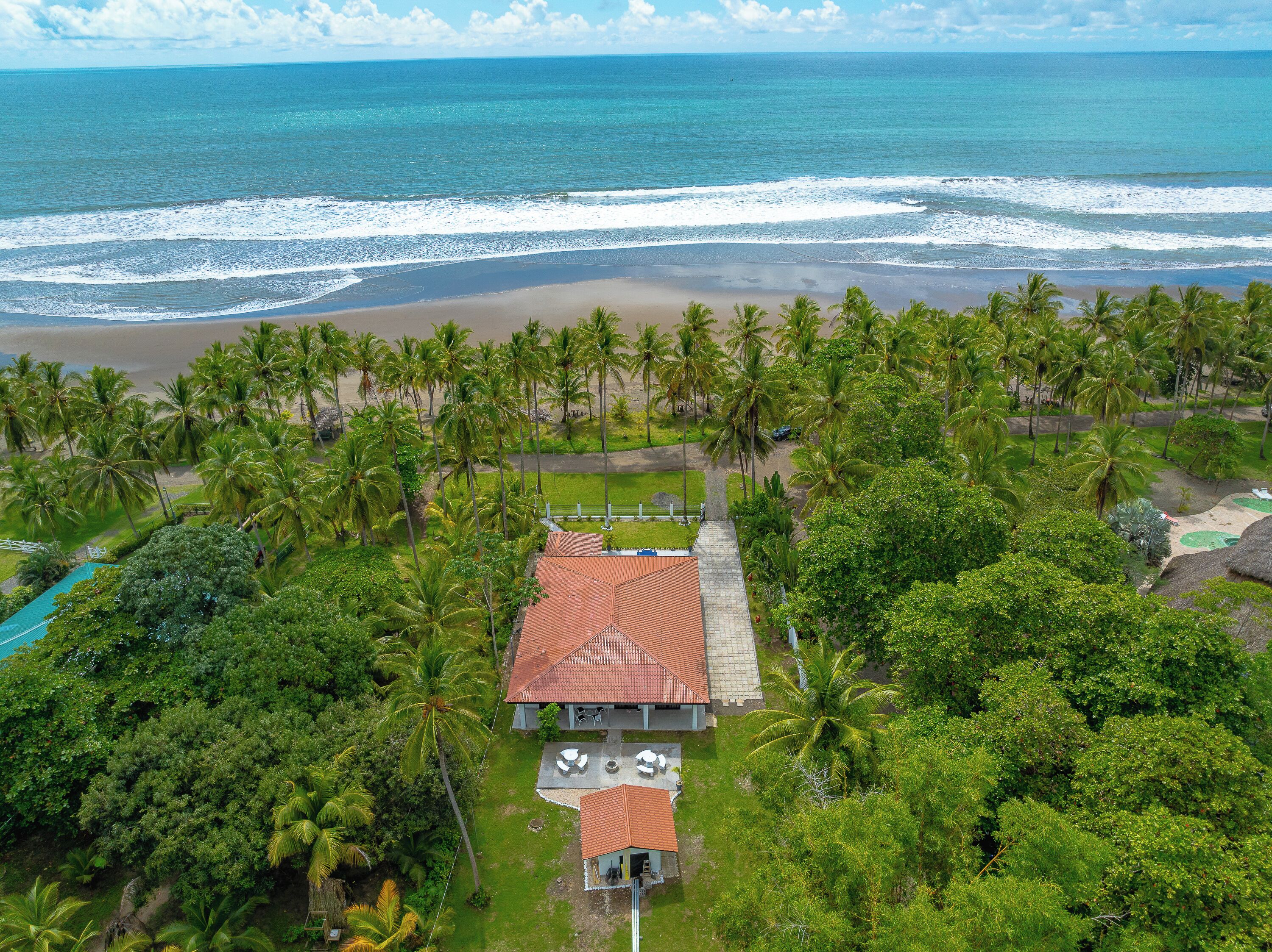 Plage, chaises longues