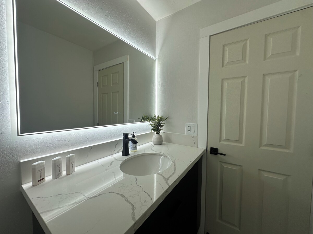 Clean & Cosy 3-bedroom house with hot tub in Stateline, close to Heavenly