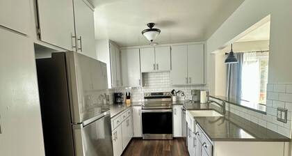 Clean & Cosy 3-bedroom house with hot tub in Stateline, close to Heavenly