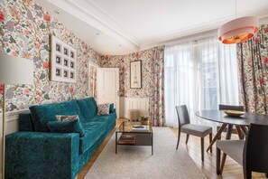 Luxury Apartment, Balcony, City View (TOURMALINE) | Living area - LE BEAU MARAIS (Paris)