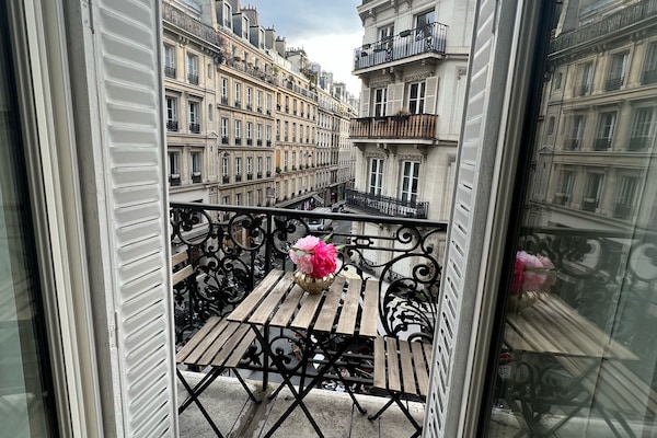 Deluxe Studio Suite (TOPAZE) | Street view