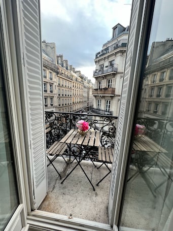 Deluxe-Studiosuite | Blick auf die Straße. LE BEAU MARAIS