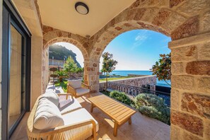 Terrace/patio - Luxurious Pool Side Villa by the sea (Budva)
