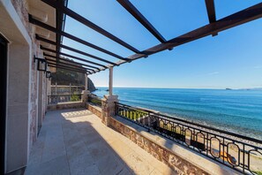 Property grounds - Luxurious Pool Side Villa by the sea (Budva)