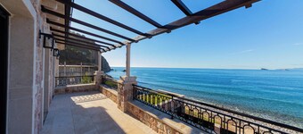 Luxurious Pool Side Villa by the sea