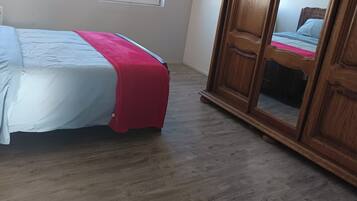 2 Schlafzimmer, Bügeleisen/Bügelbrett, kostenloses WLAN, Bettwäsche